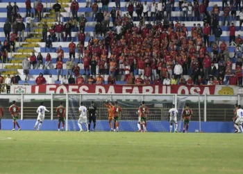 Uniformizada da Lusa organiza caravana para o jogo contra o Porto Vitória-ES