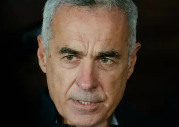 Georgescu afasta-se da política após polémica nas presidenciais romenas