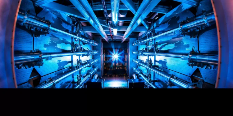 Fusão a laser está produzindo cada vez mais energia nos EUA