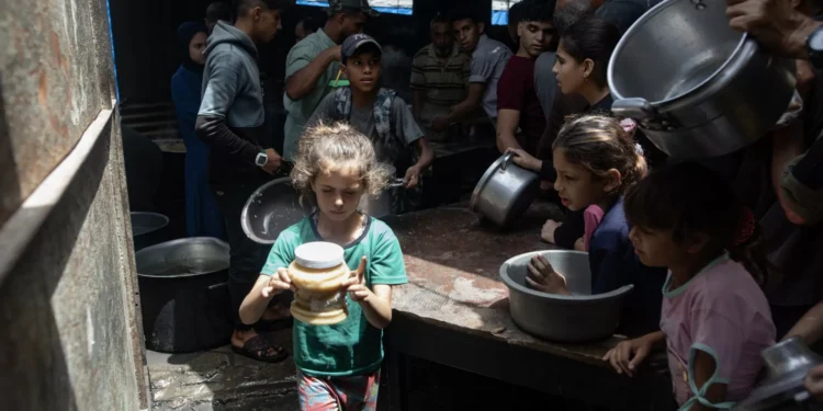 Israel vai permitir entrada de ajuda humanitária limitada em Gaza