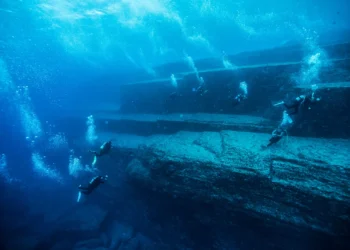 Aumenta mistério sobre monumento submerso no Pacífico