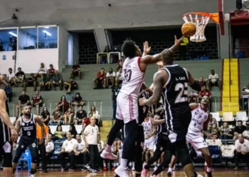 Ruan volta 100% e ajuda Flamengo a vencer o Corinthians