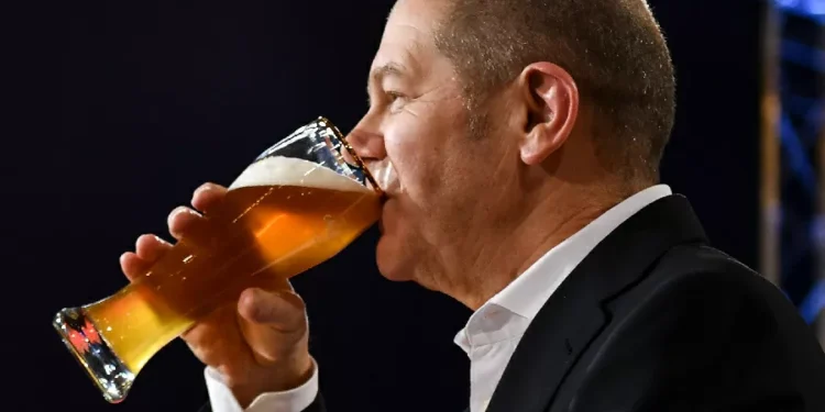 Chanceler da Alemanha se despedirá de cargo ao som de ‘hino’ feminista