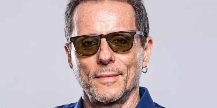 Tony Bellotto, dos Titãs, recebe alta do hospital após cirurgia