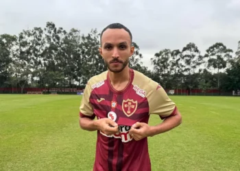 Portuguesa anuncia a contratação de meia que estava no exterior