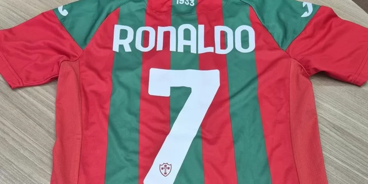 Lusa brinca com renovação de CR7 e ‘apresenta’ camisa do craque