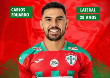 Portuguesa anuncia lateral direito Carlos Eduardo como novo reforço