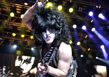 O cantor de boy band que deverá interpretar roqueiro do Kiss no cinema