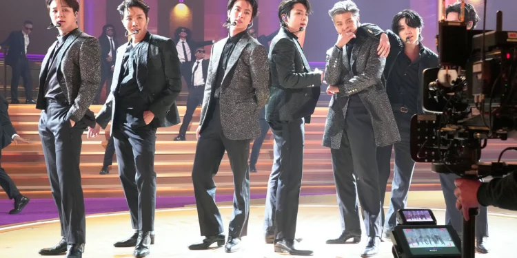 Todos os membros do BTS estão, enfim, livres do serviço militar