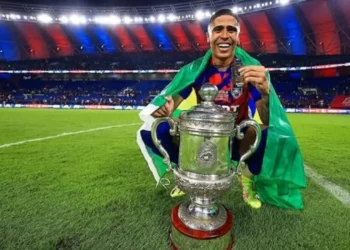 Lembra dele? Ex-Lusa é o 3º maior artilheiro do mundo e iguala marca de Mbappé