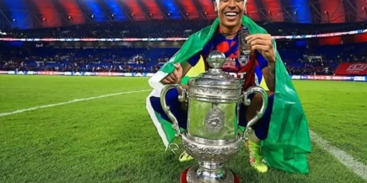 Lembra dele? Ex-Lusa é o 3º maior artilheiro do mundo e iguala marca de Mbappé