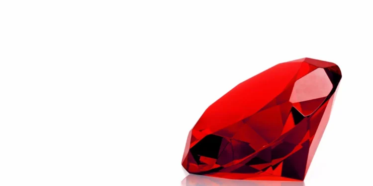 Diamante vermelho: o que a ciência descobriu estudando o raro (e caro) mineral