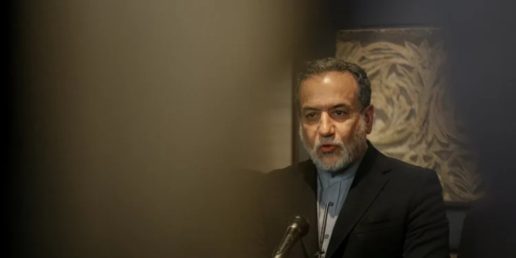 MNE iraniano reúne-se hoje com presidente da AIEA