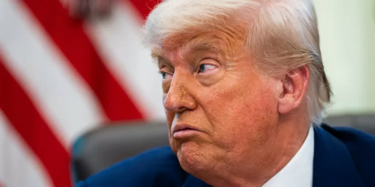 Wall Street fecha em alta a minimizar guerra comercial lançada por Trump