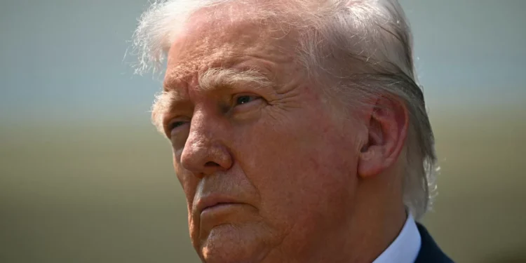 Cem democratas ajudam a bloquear tentativa de ‘impeachment’ contra Trump