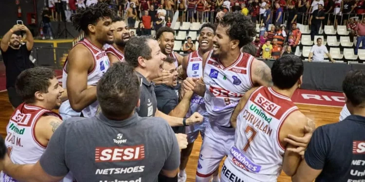 Franca elimina Flamengo no Rio e mantém vivo sonho do tetra