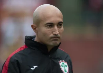 Cauan de Almeida critica gramado e cobra atenção aos detalhes após empate