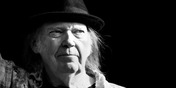 Neil Young equilibra política e vida pessoal em ‘Talkin To The Trees’