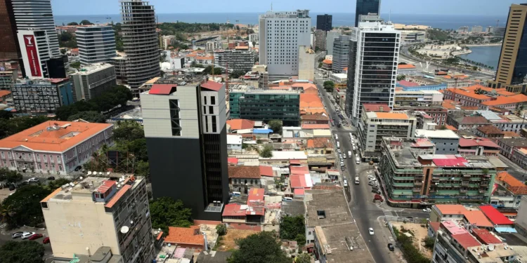 Dois mortos e quatro feridos em incêndio num condomínio em Luanda