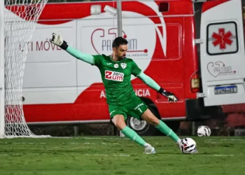 Bertinato fala sobre chegada à Lusa, revela que a família é torcedora do clube e celebra paternidade
