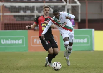 Lusa tem desempenho irregular fora de casa e volta a perder após cinco jogos