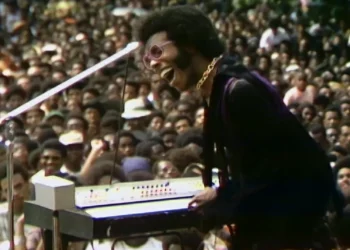 Sly Stone, pioneiro do funk e soul, morre nos EUA aos 82 anos