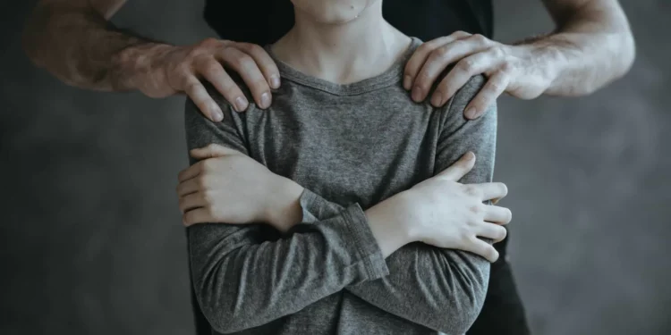 Reino Unido anuncia grande operação policial conta gangues de pedófilos