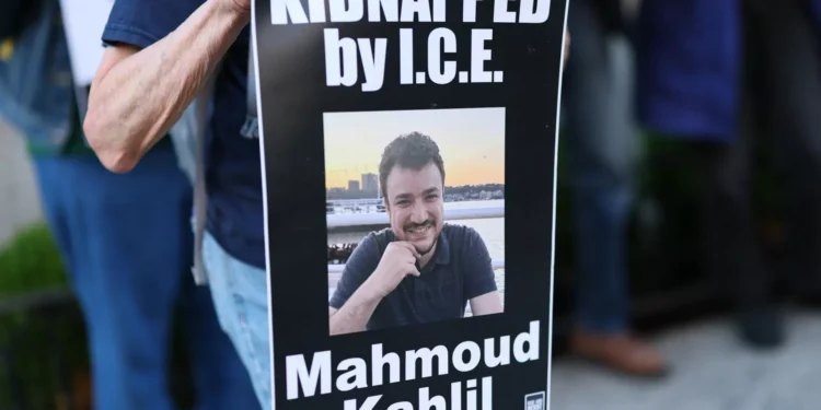 Governo Trump não acatará ordem para libertar estudante Mahmoud Khalil