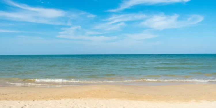 Adolescente de 16 anos morre ao tentar salvar turistas em praia de Itália