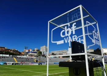 CBF deve implementar VAR nas quartas e mudar regra de assistentes na Série D
