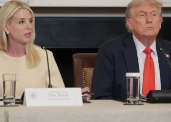 Trump terá sido avisado em maio de que aparecia nos ficheiros Epstein