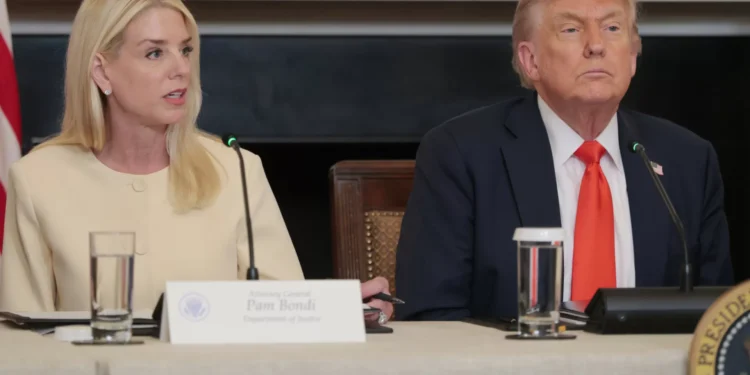 Trump terá sido avisado em maio de que aparecia nos ficheiros Epstein