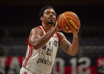 Destaque na última temporada, Shaq renova com o Flamengo