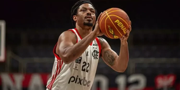 Destaque na última temporada, Shaq renova com o Flamengo