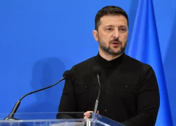 Zelensky promulga lei que retira autonomia a agências anticorrupção