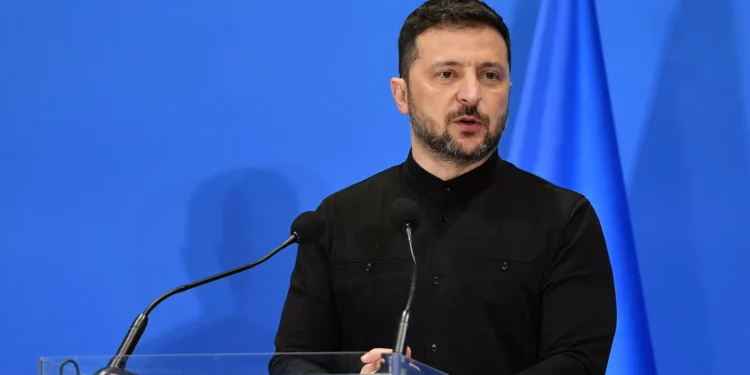 Zelensky promulga lei que retira autonomia a agências anticorrupção