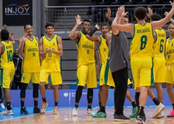 De virada, basquete masculino bate República Tcheca e avança na Universíade