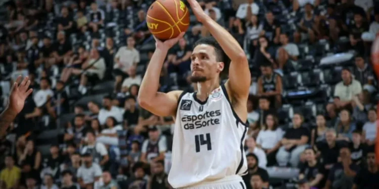 Corinthians renova com Munford e chega a nove permanências para próxima temporada