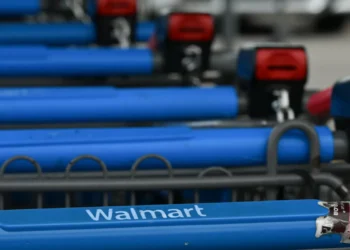 Várias pessoas esfaqueadas em loja no Michigan. Suspeito já foi detido