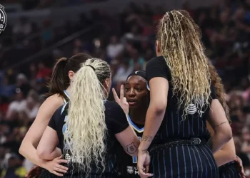 Kamilla Cardoso anota duplo-duplo mas Sky perde para Fever