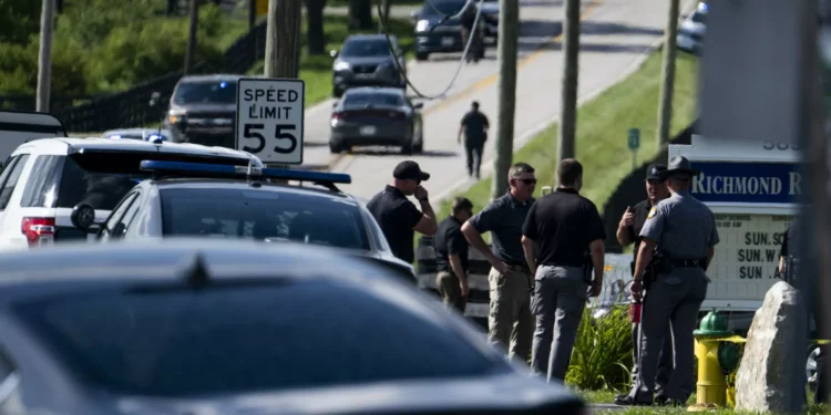 Dois mortos e três feridos em tiroteio numa igreja no Kentucky