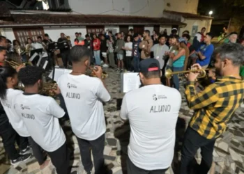 Música para o corpo e a mente: os efeitos terapêuticos da arte em pessoas neurodivergentes