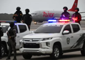 Venezuela investiga alegada tortura a venezuelanos expulsos dos EUA