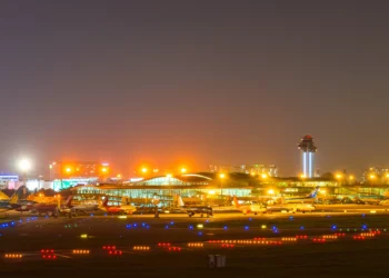 Aeroportos podem estar denunciando nossa presença a alienígenas, diz estudo