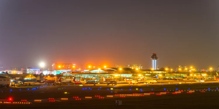 Aeroportos podem estar denunciando nossa presença a alienígenas, diz estudo