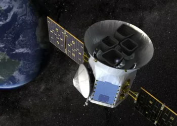 Astrônomos encontram nova super-Terra a 154 anos-luz de distância