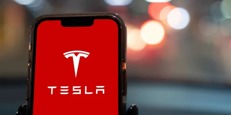 Tesla vai a julgamento por acidente fatal ligado ao Autopilot