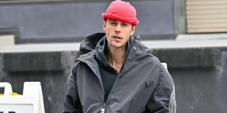 O controverso trecho de nova música Justin Bieber para Hailey