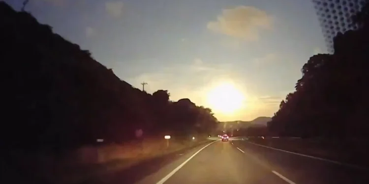 Asteroide provoca bola de fogo nos céus do Japão; assista