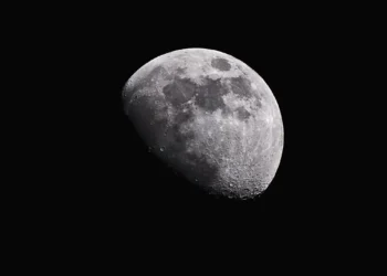 Olhar Espacial: o dia que a Lua foi ‘partida em duas’